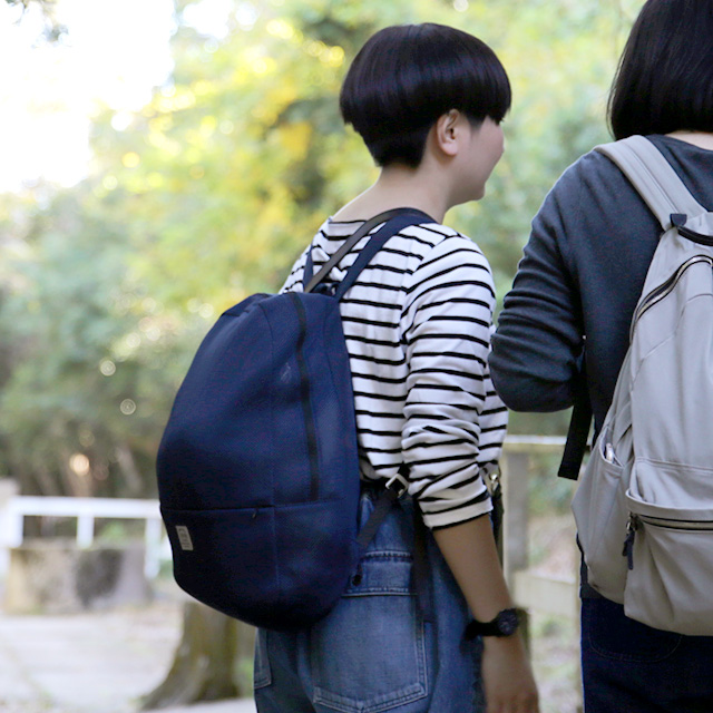 TO&FRO「 重さわずか200g」BACKPACK -ROUND-　NAVY×BLACK