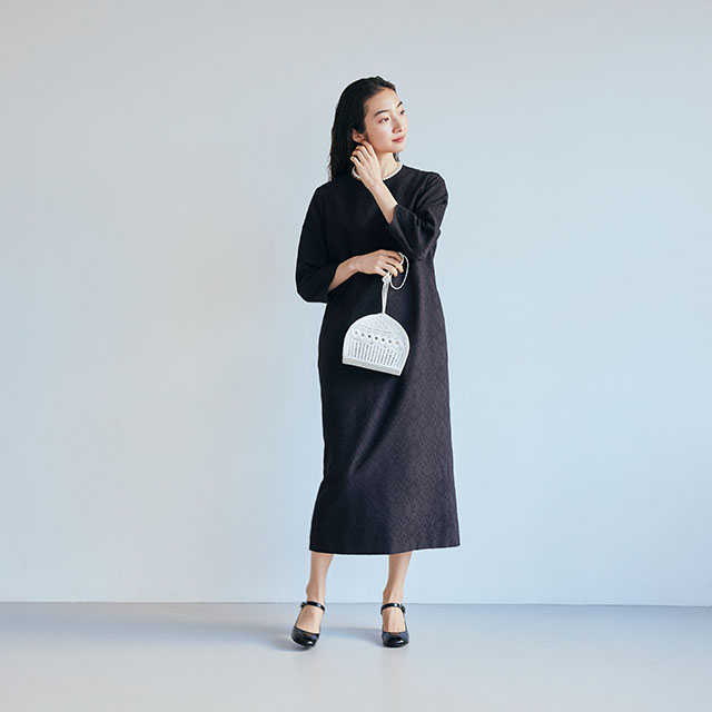 000(トリプル・オゥ)　刺繍ポシェット