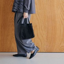 ラッセル編みの巾着バッグ