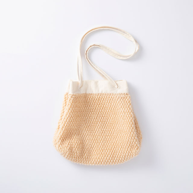 ラッセル編みの巾着バッグ