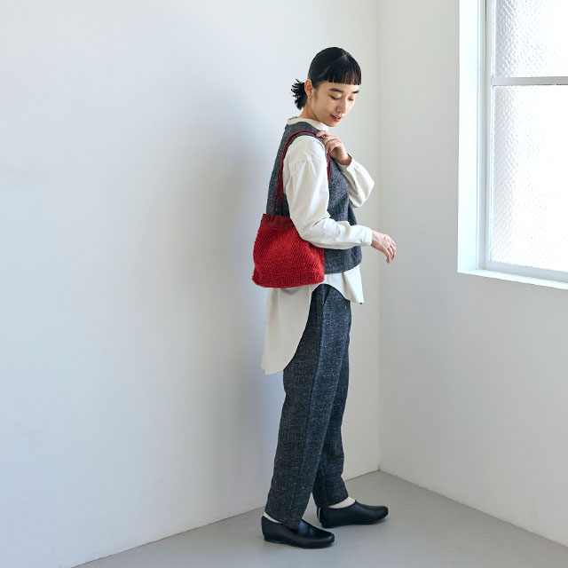 ラッセル編みの巾着バッグ