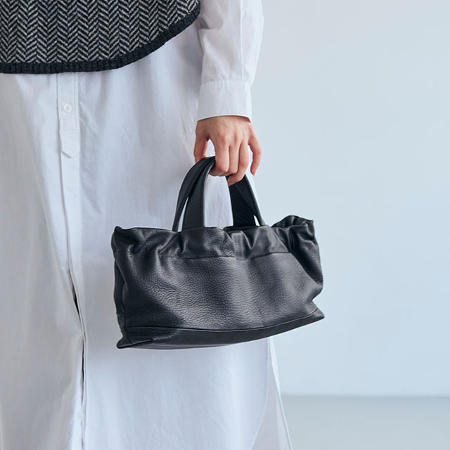 鹿革の横長ギャザート