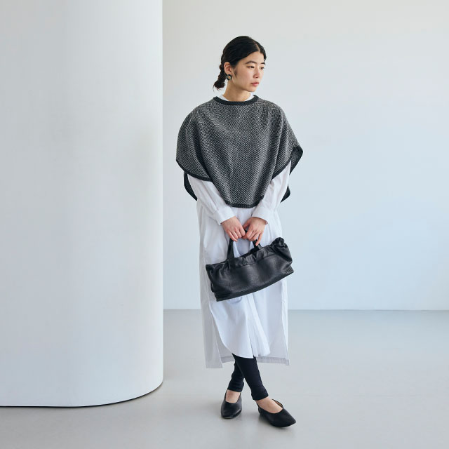 鹿革の横長ギャザート