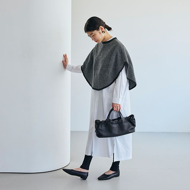 鹿革の横長ギャザートート