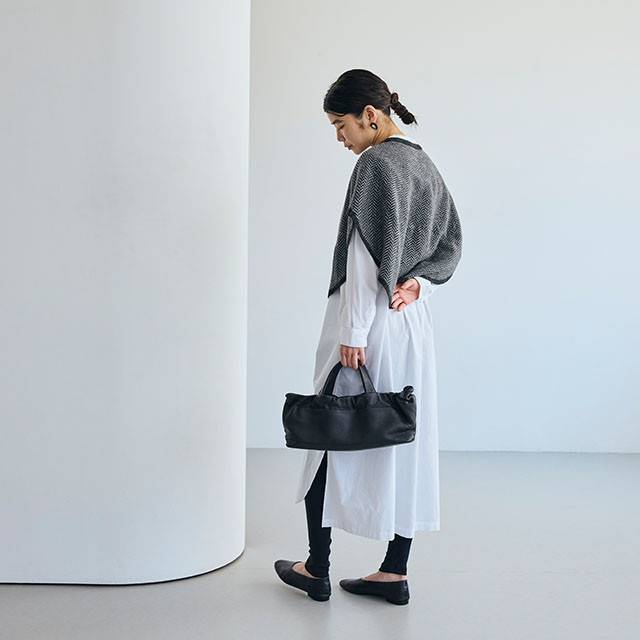 鹿革の横長ギャザート