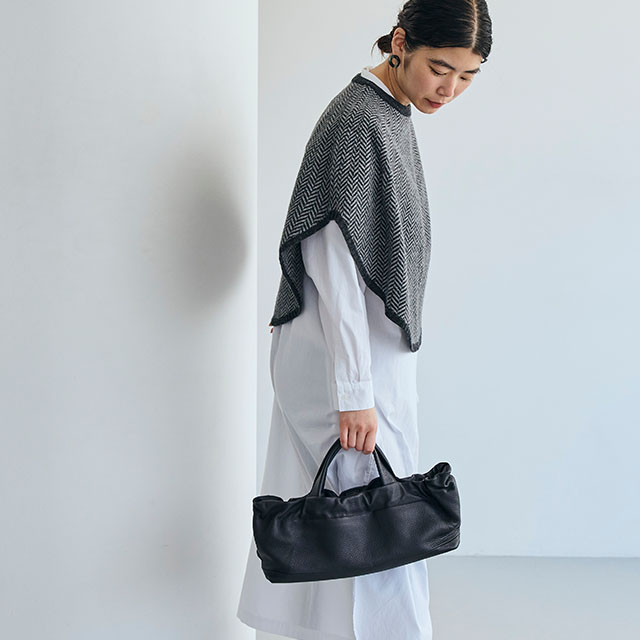 鹿革の横長ギャザート