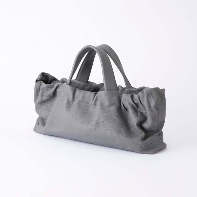 鹿革の横長ギャザートート