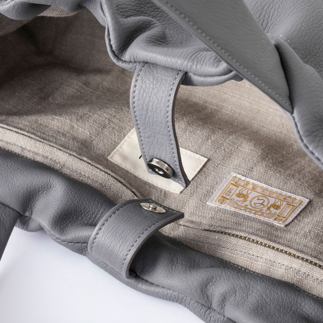 鹿革の横長ギャザートート