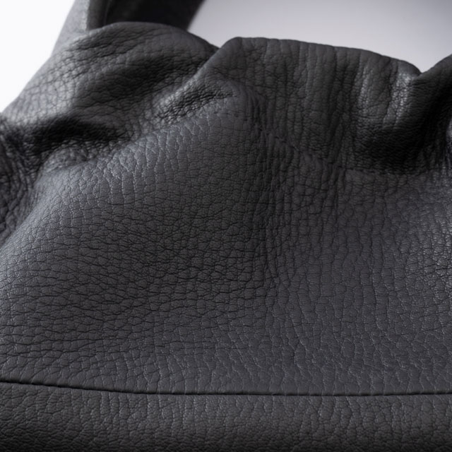 鹿革の横長ギャザートート