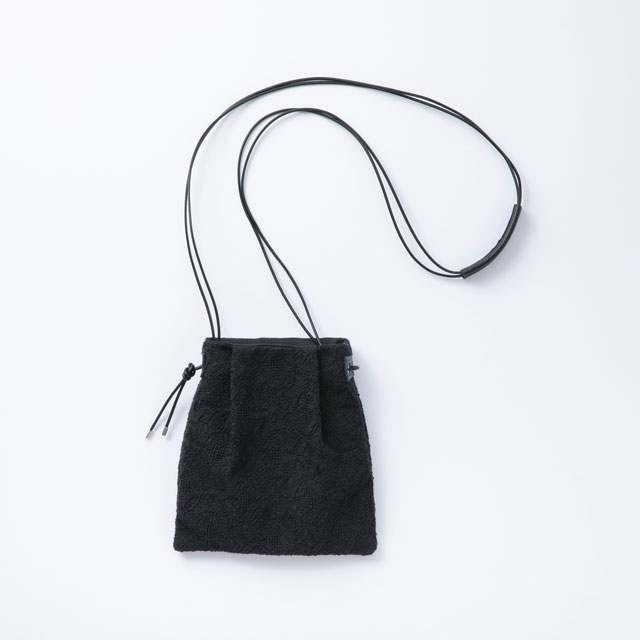 刺繍のポシェット