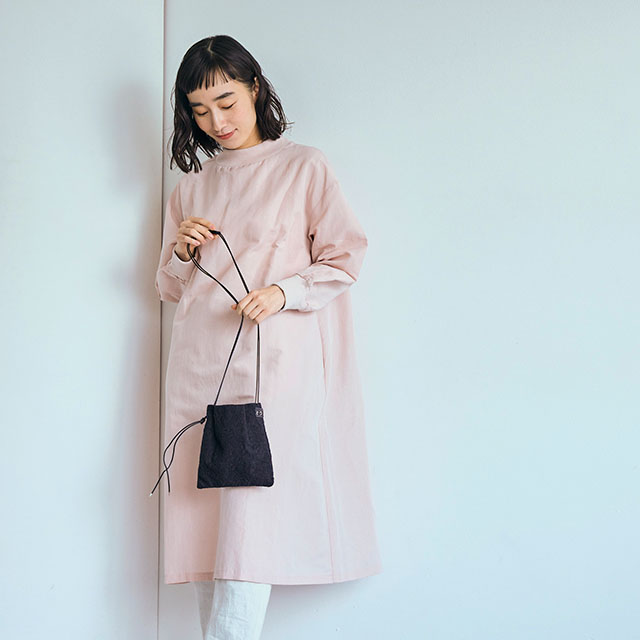 刺繍のポシェット