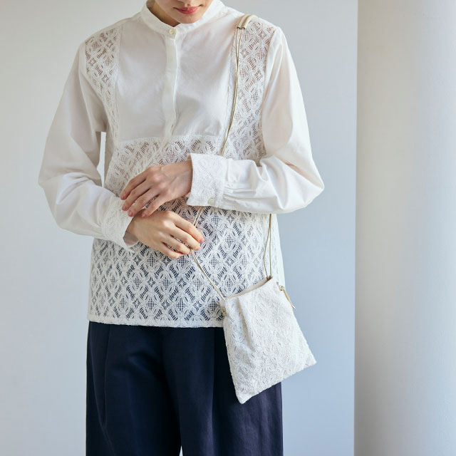 刺繍のポシェット