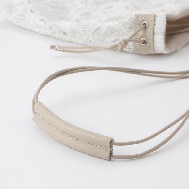 刺繍のポシェット