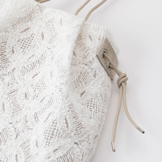 刺繍のポシェット