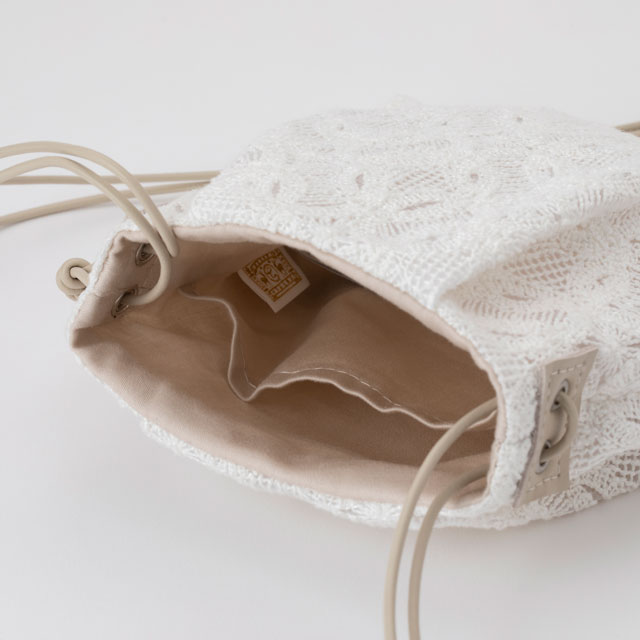 刺繍のポシェット