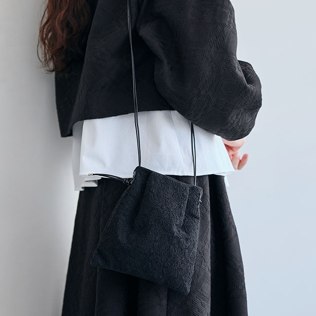 刺繍のポシェット