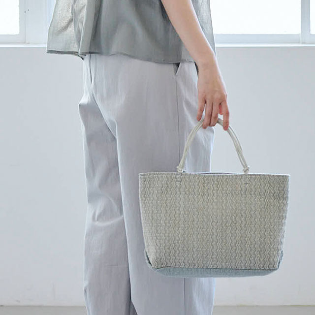 ラッセル編み横長バッグ