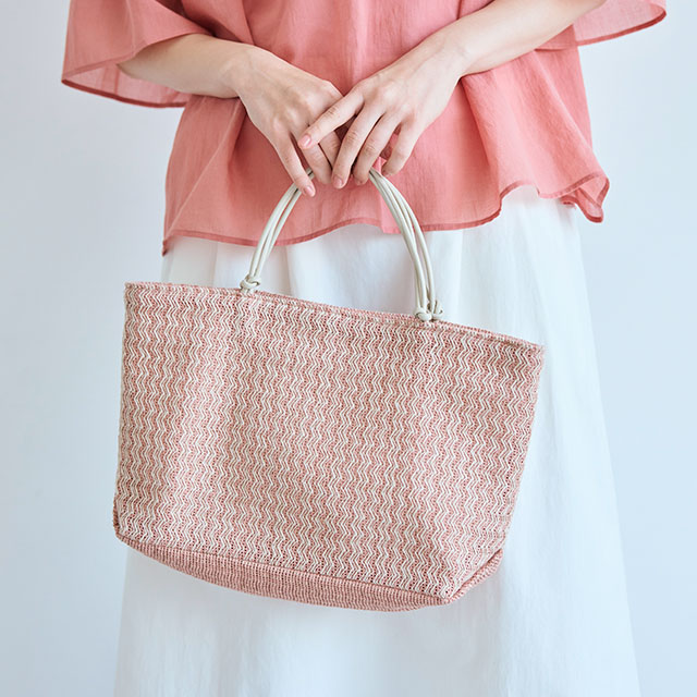 ラッセル編み横長バッグ