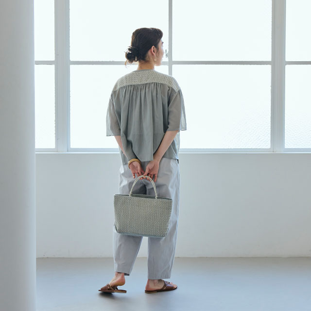 ラッセル編み横長バッグ