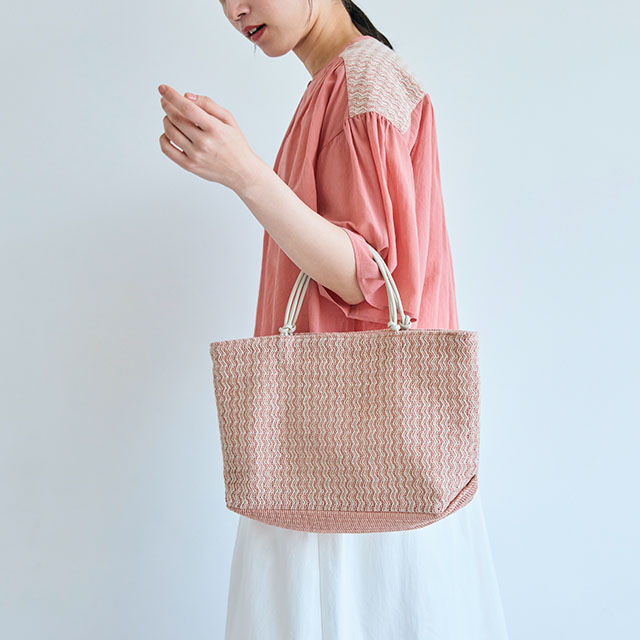 ラッセル編み横長バッグ