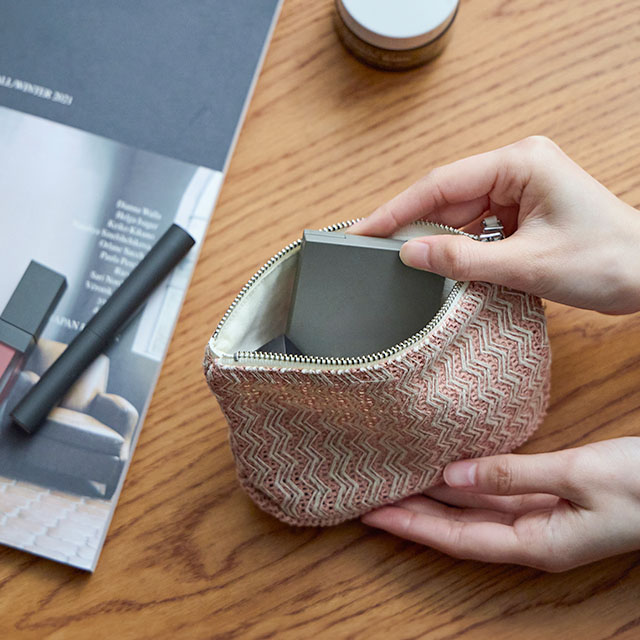 ラッセル編み舟形ポーチ