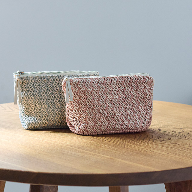 ラッセル編み舟形ポーチ