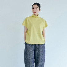 強撚綿のハイネックプルオーバー