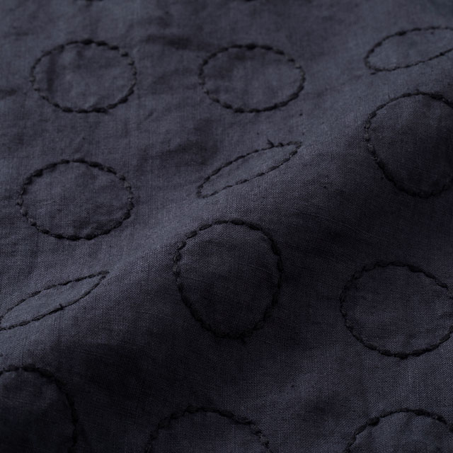 丸紋刺繍の麻布Ｔシャツ