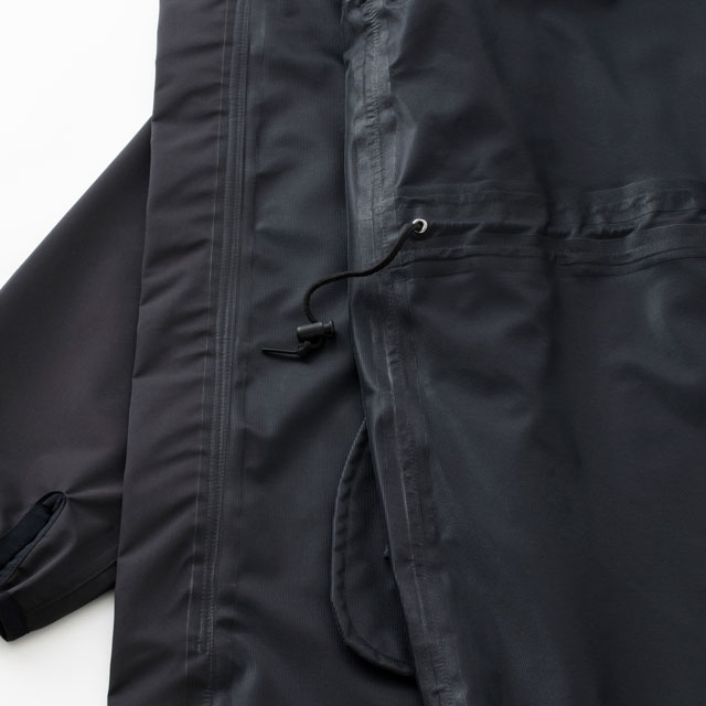 HIGH-PERFORMANCE WATERPROOF COAT BLACK M-L