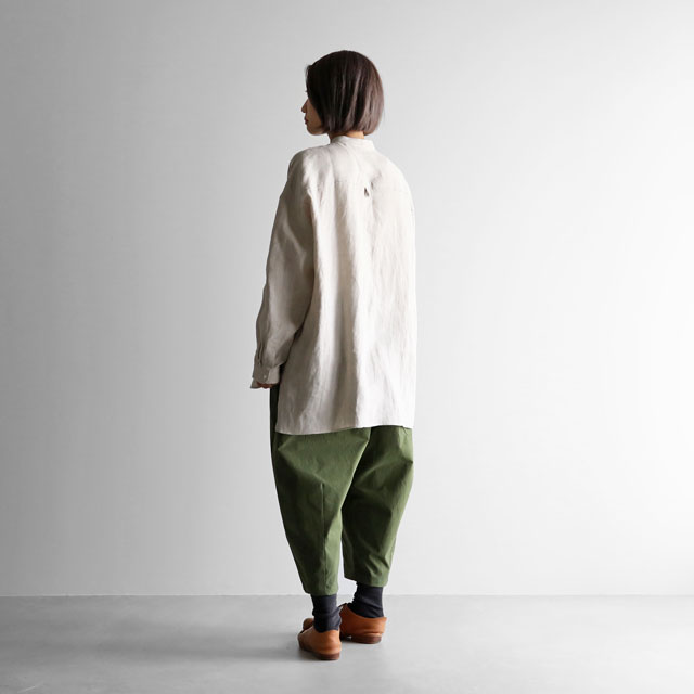 シャトルリネンバンドカラーオーバーシャツ　きなり　フリーサイズ