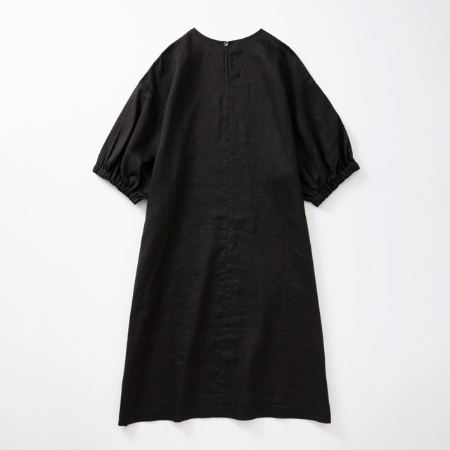 日本の黒　パフスリーブワンピース