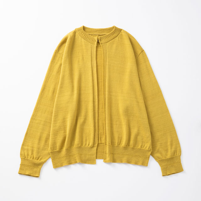 飾り編みのニットカーディガン