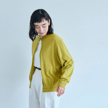 飾り編みのニットカーディガン