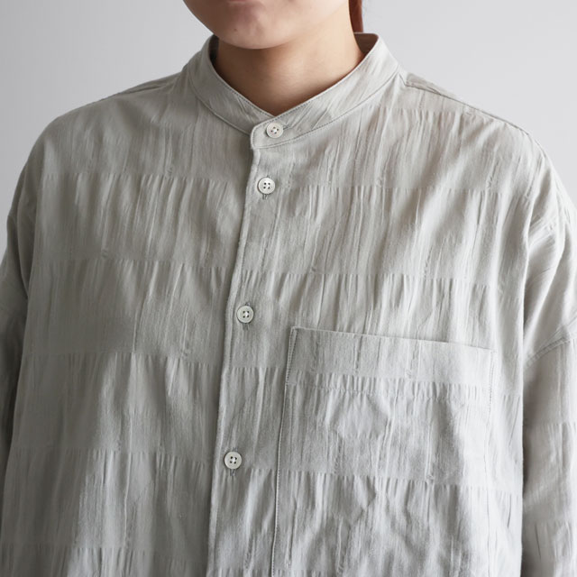 柄二重織シャトルジャガードバンドカラーオーバーシャツ ミストグレー ユニセックス