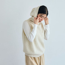 ウールフォックスのライトニットパーカーベスト