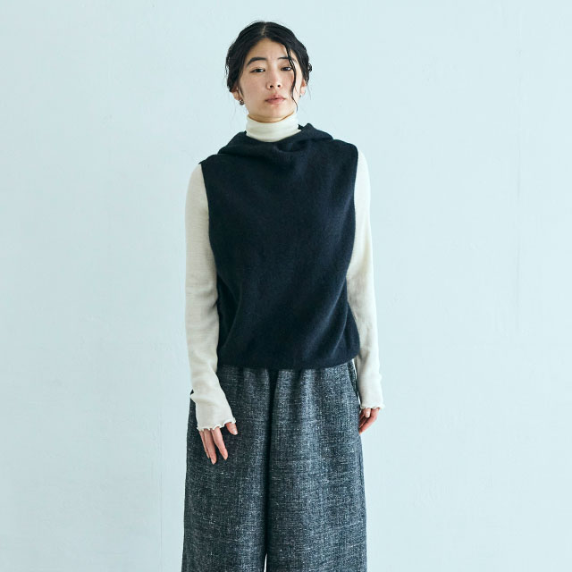 ウールフォックスのライトニットパーカーベスト