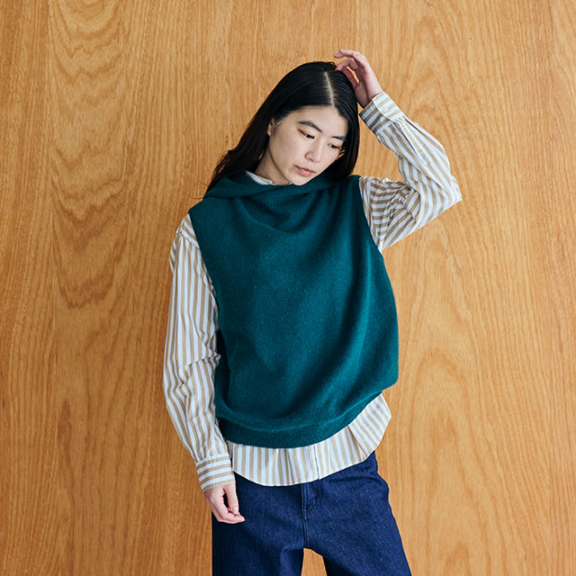 ウールフォックスのライトニットパーカーベスト