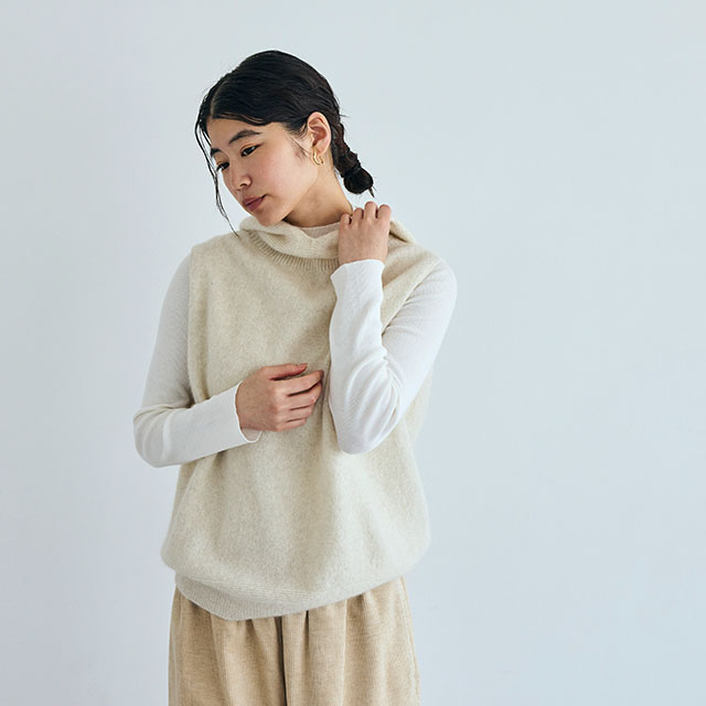 ウールフォックスのライトニットパーカーベスト