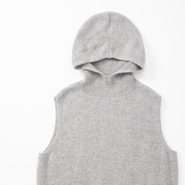 ウールフォックスのライトニットパーカーベスト