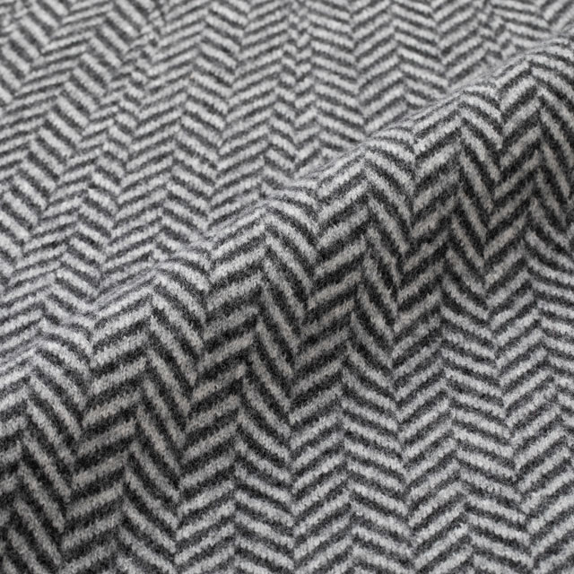 重ね着するポンチョケープ 杉綾