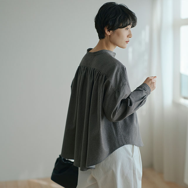 やわらかネルのバックギャザーブラウス