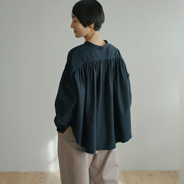 やわらかネルのバックギャザーブラウス｜衣料品｜中川政七商店