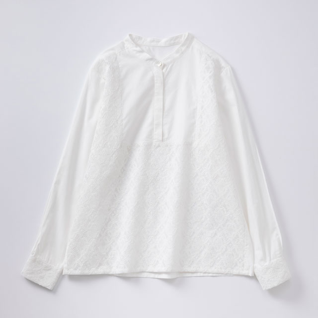 刺繍のブラウス