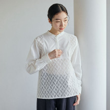 刺繍のブラウス