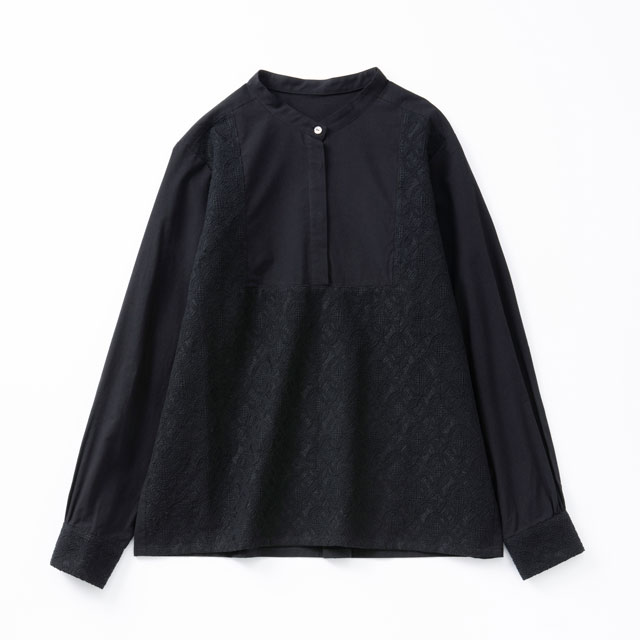 刺繍のブラウス