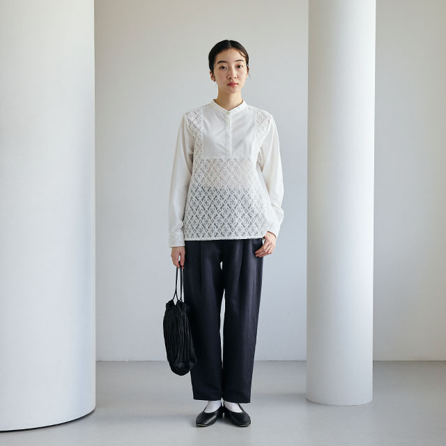 刺繍のブラウス