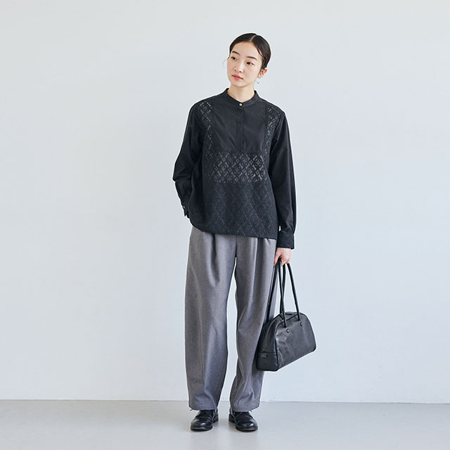 刺繍のブラウス