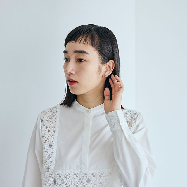 刺繍のブラウス