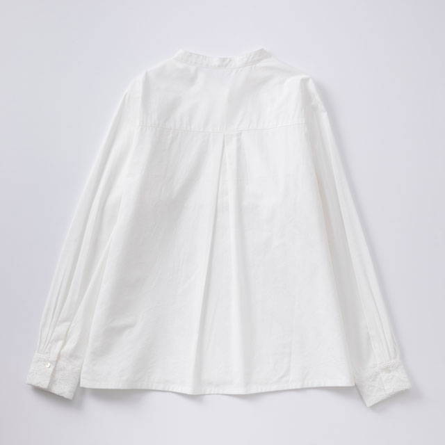 刺繍のブラウス