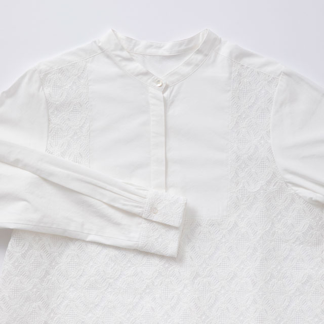 刺繍のブラウス